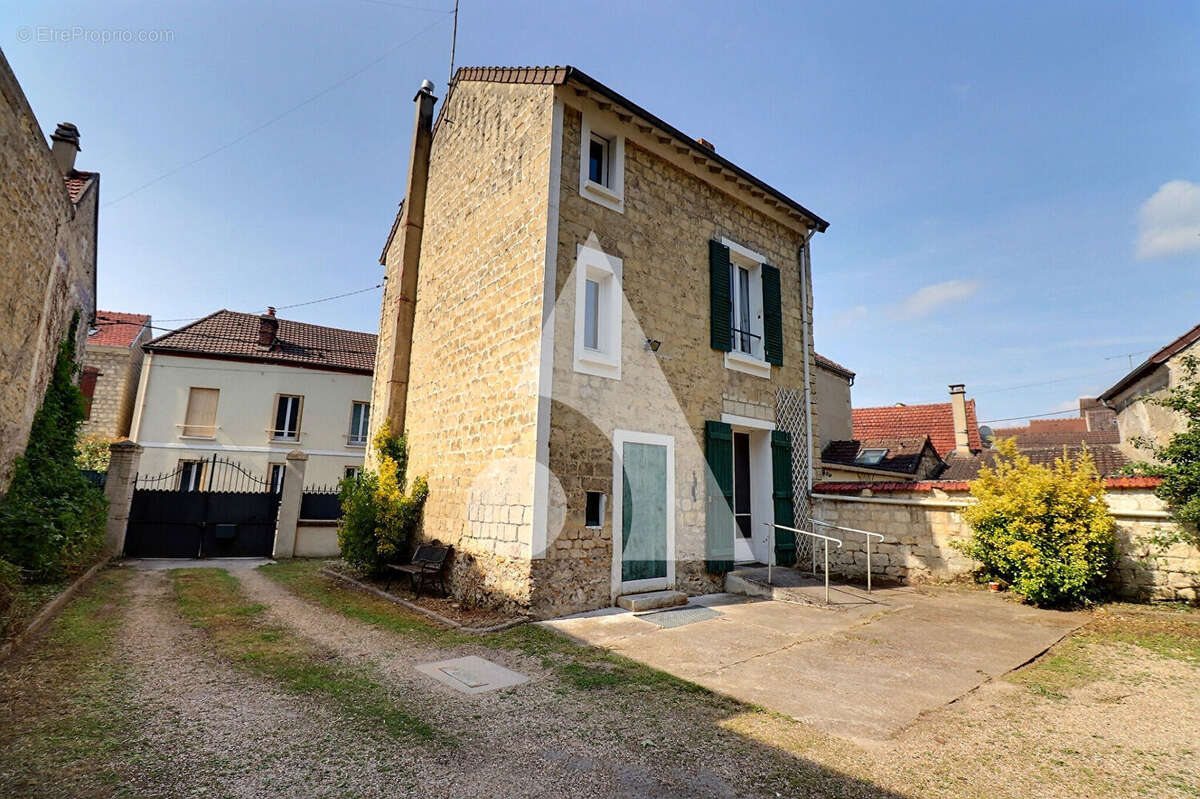Maison à MERY-SUR-OISE
