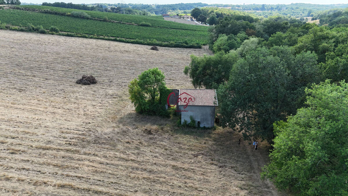 Photo Terrain à Fargues-Saint-Hilaire au prix de 249 000€