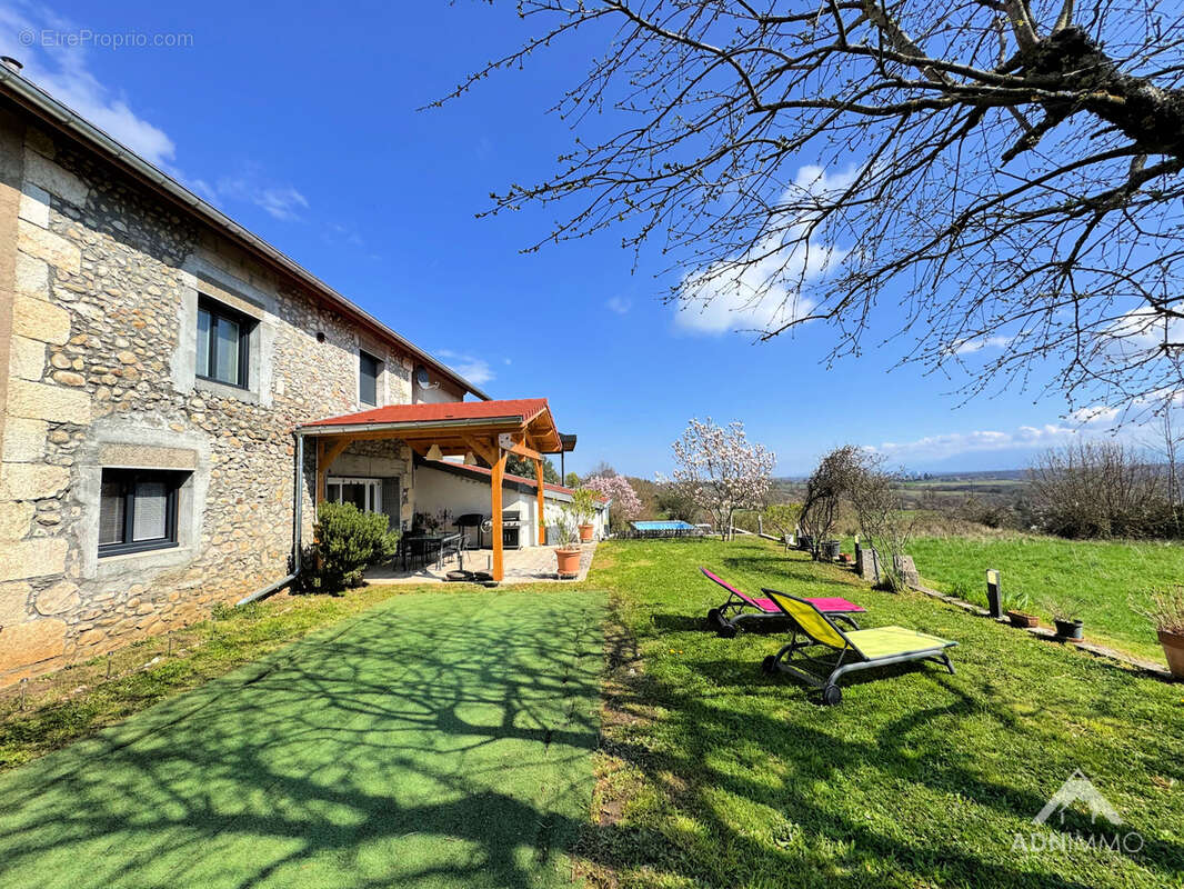 Maison à CHALLEX