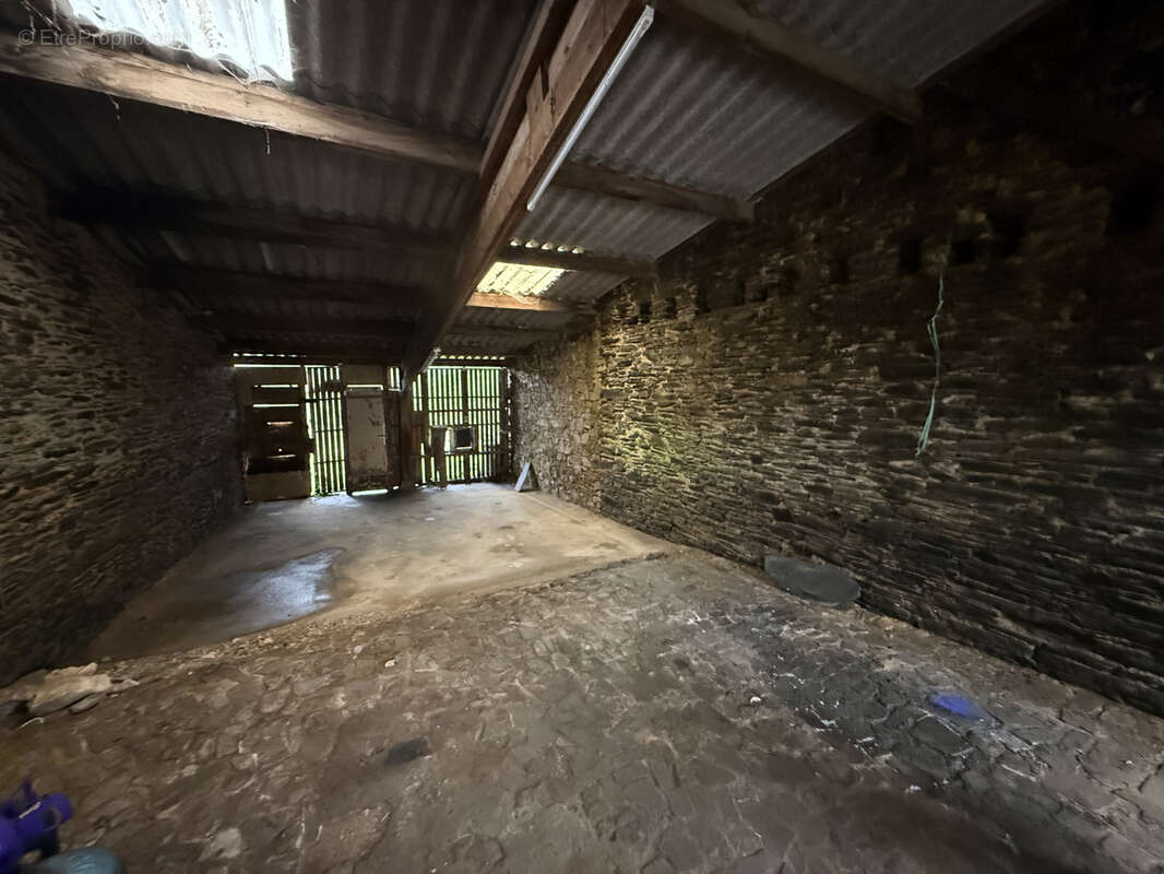 Maison à LA CHAPELLE-GLAIN