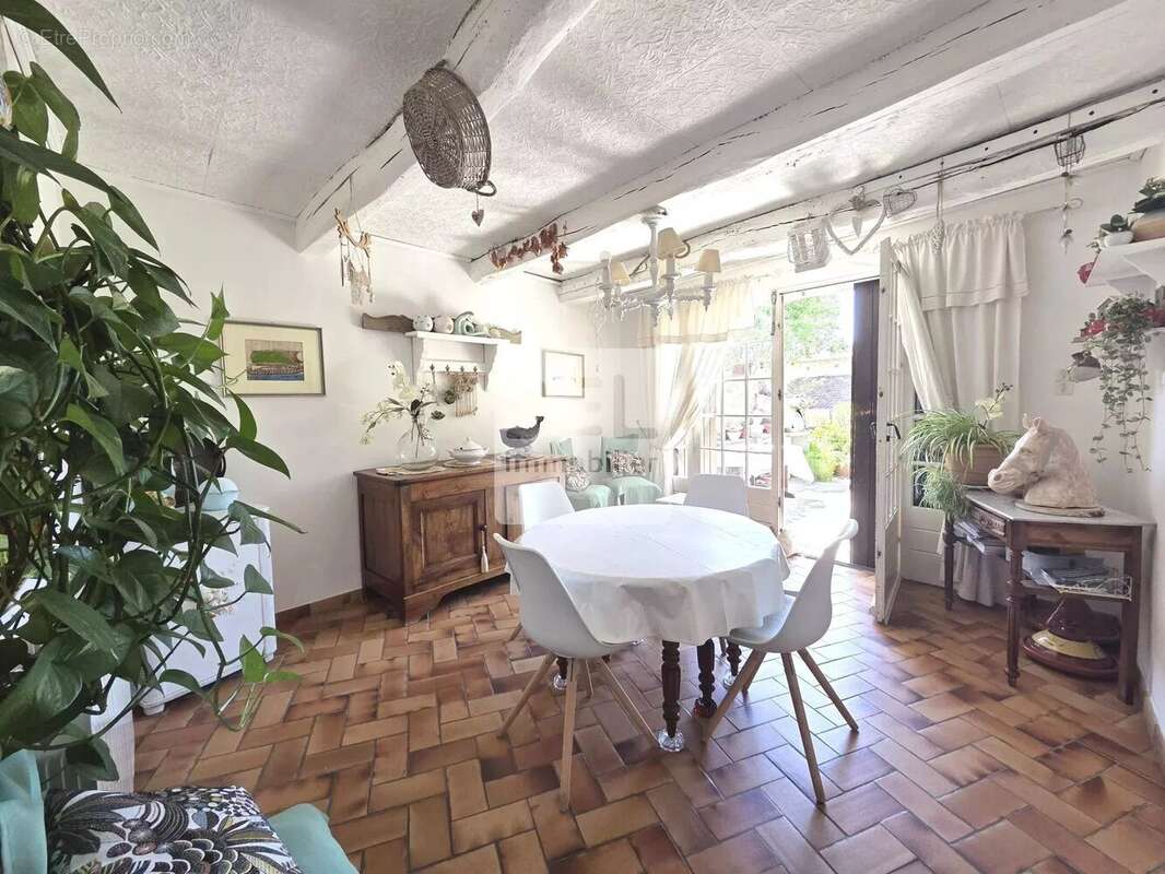 Maison à LA ROQUE-SUR-CEZE