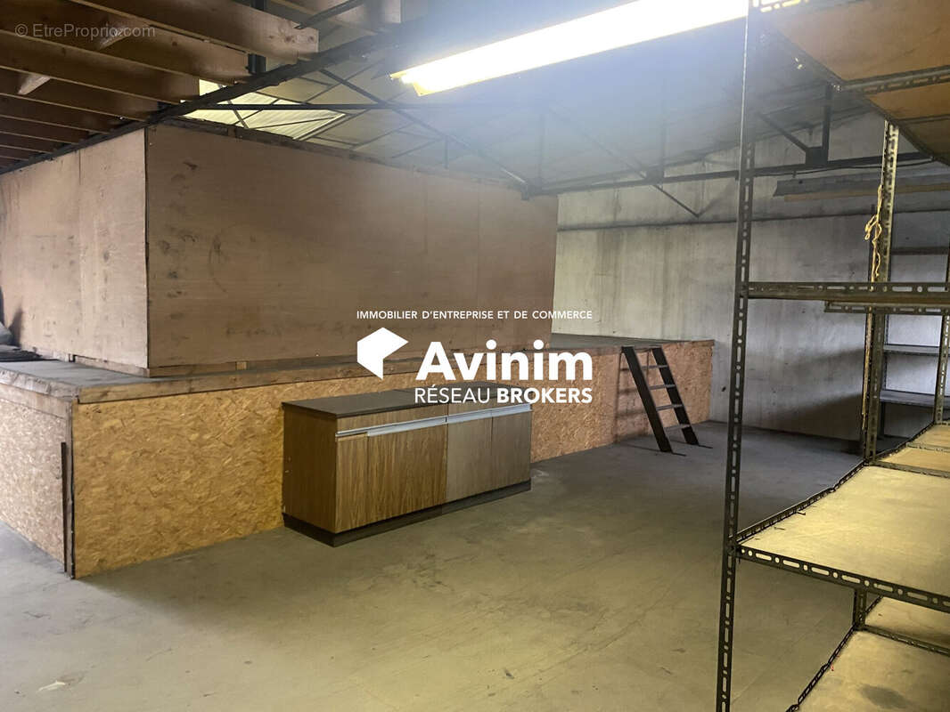 Magasin étage - Commerce à JOZE