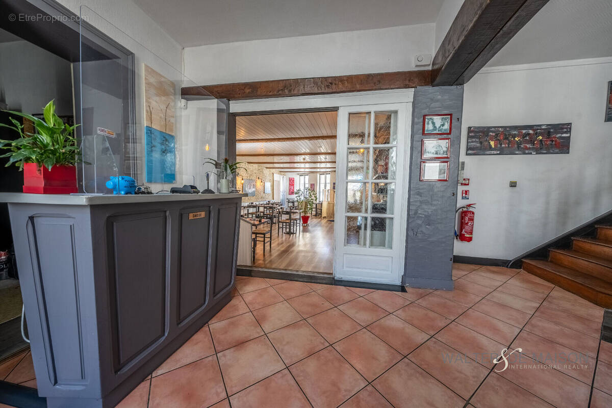 Commerce à MIRAMBEAU