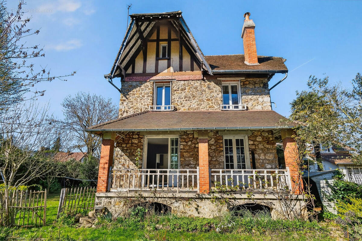 Maison à LA CELLE-SAINT-CLOUD