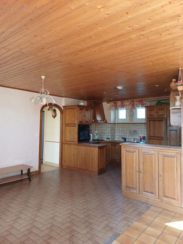 Maison à LA CHAIZE-LE-VICOMTE