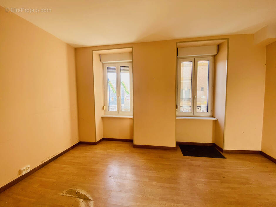 Commerce à RONCHAMP