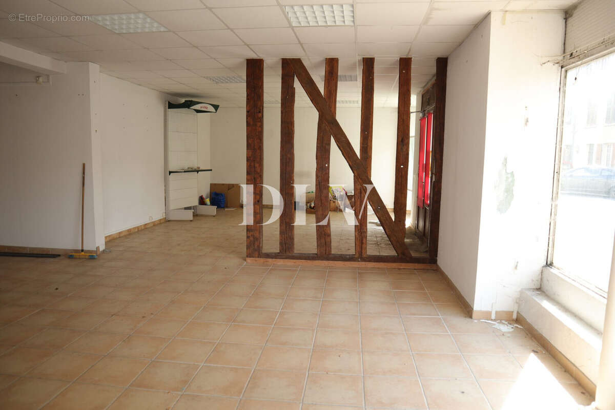 Commerce à FONTAINEBLEAU