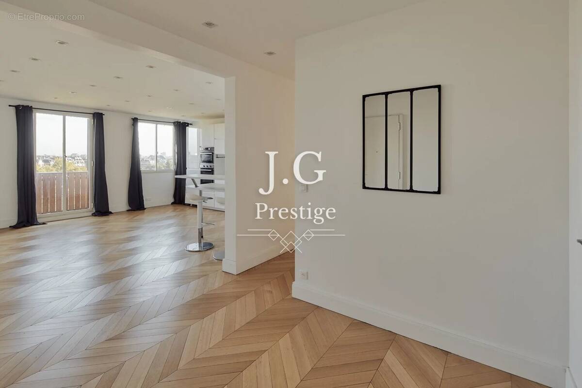 Appartement à PARIS-16E