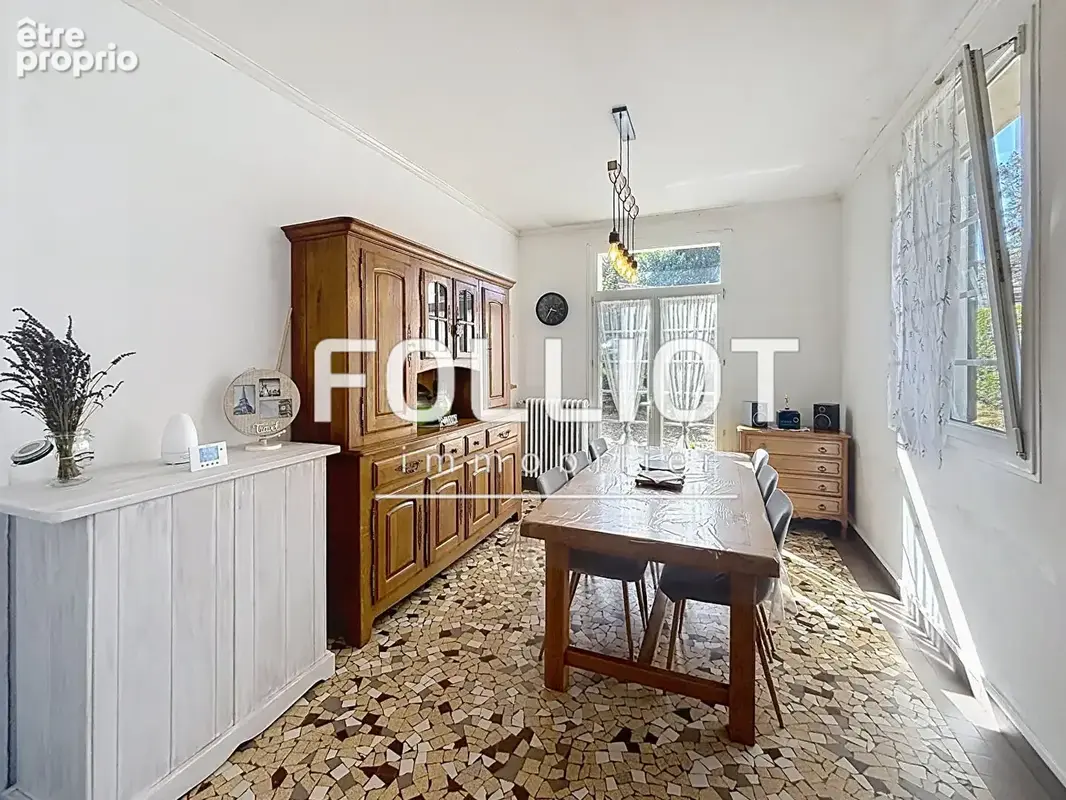 Exclusivité Cabinet FOLLIOT - Maison de ville avec double garage et potentiel d'aménagement ! - photo 5