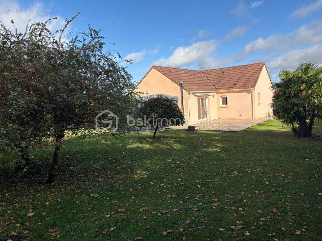 Maison à LE MESNIL-GUILLAUME