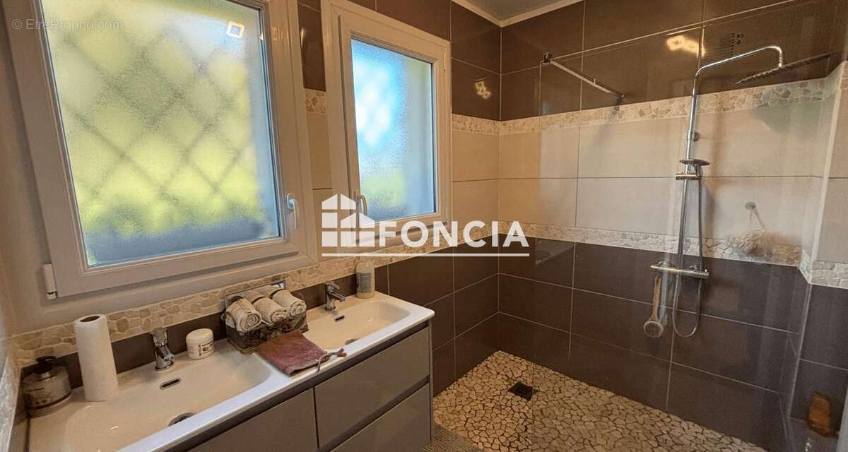 Maison à YVRAC-ET-MALLEYRAND