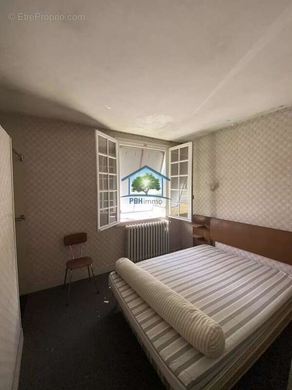 Ensemble immobilier avec maison, dépendances rénovée & ancien hôtel à rénover – Grun-Bordas - photo 11