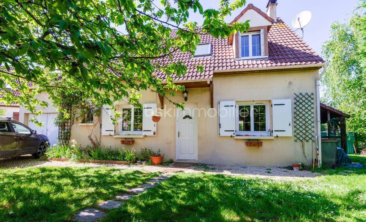 Maison à VAUX-LE-PENIL