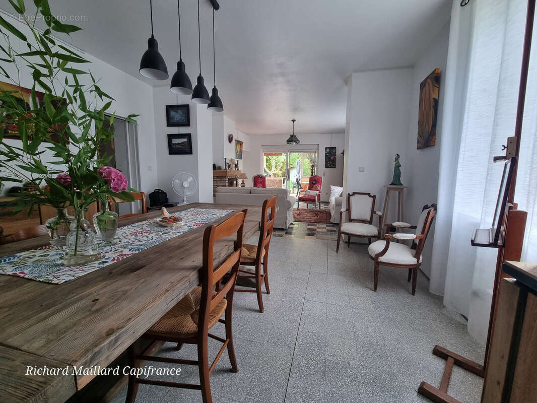 Maison de caractère de 1889, entièrement rénovée, sur un terrain arboré de 2 450 m² - Finhan (82) - photo 4