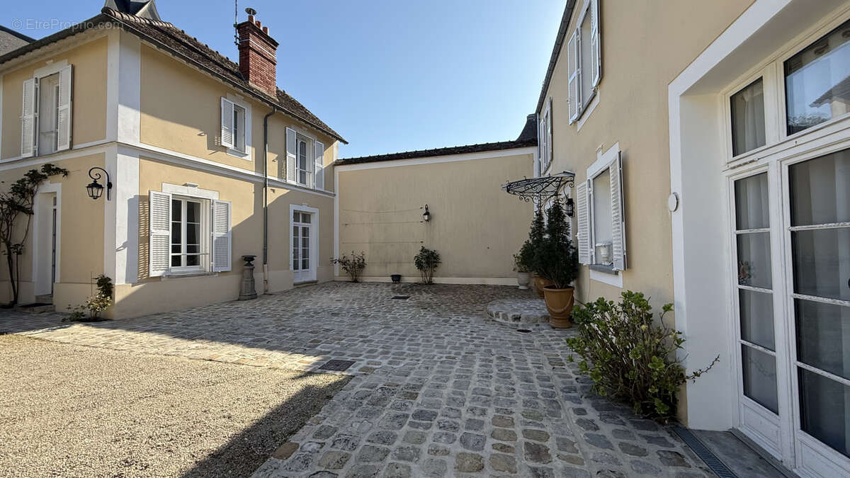 Maison à VULAINES-SUR-SEINE