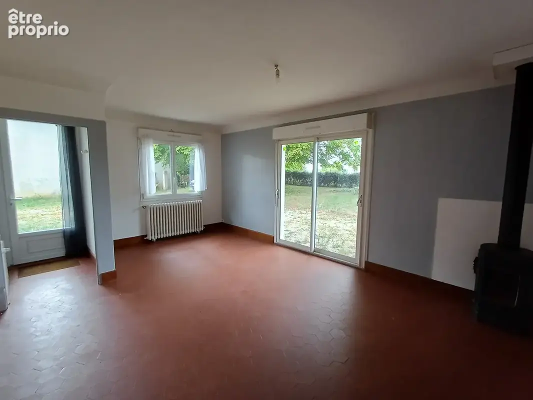 Maison avec grand terrain, verger et dépendances - photo 4