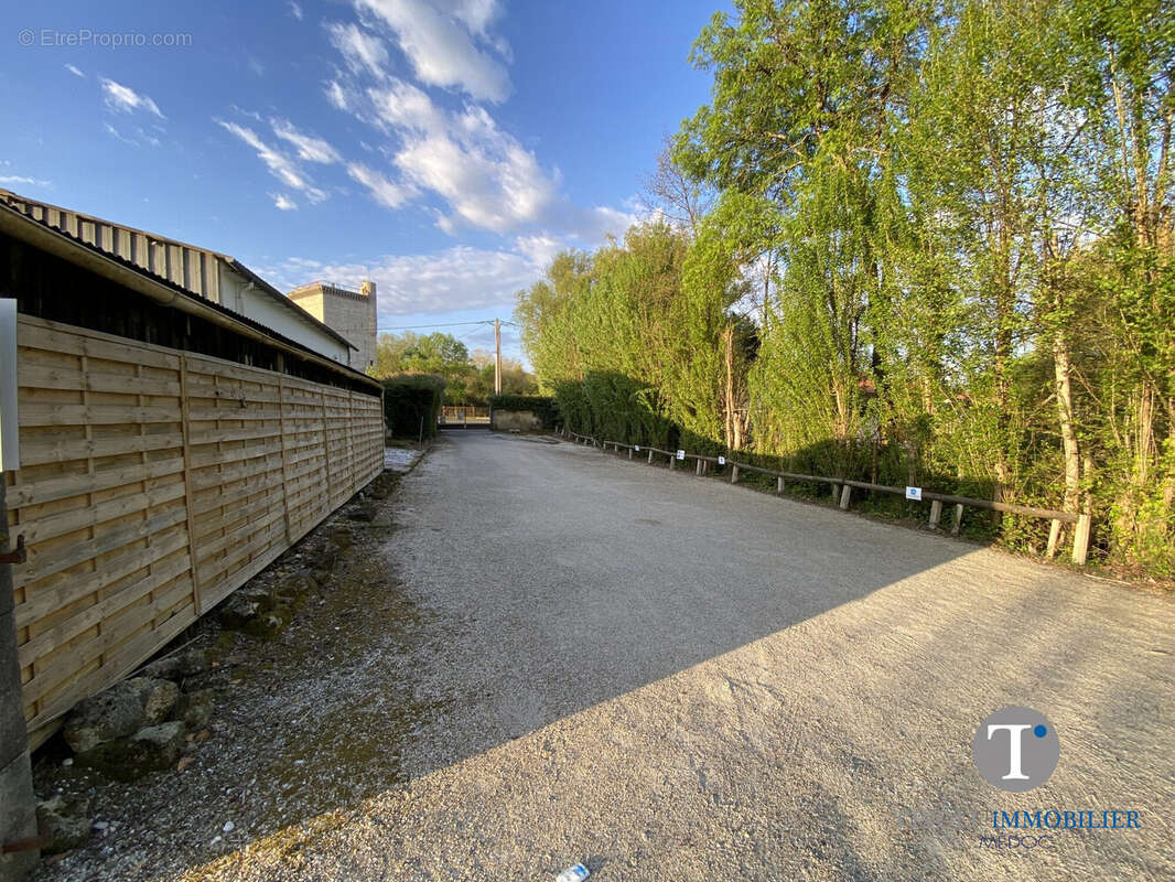 Commerce à LESPARRE-MEDOC