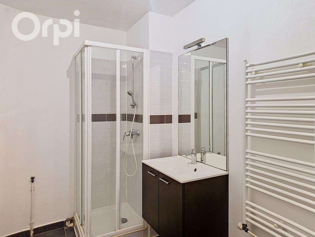 Appartement à ETREMBIERES