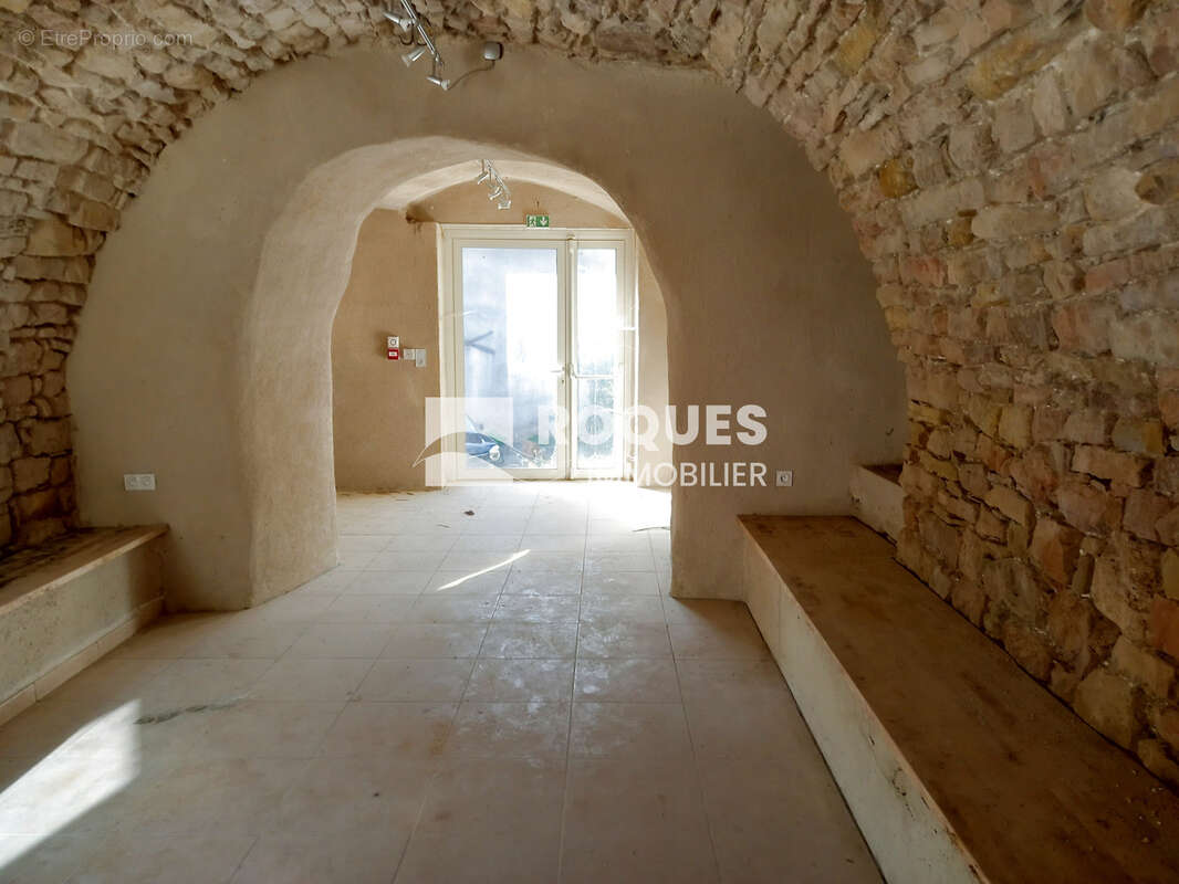 Villemagne-l'Argentière, à vendre ancienne salle des fêtes transformable en habitation - photo 3