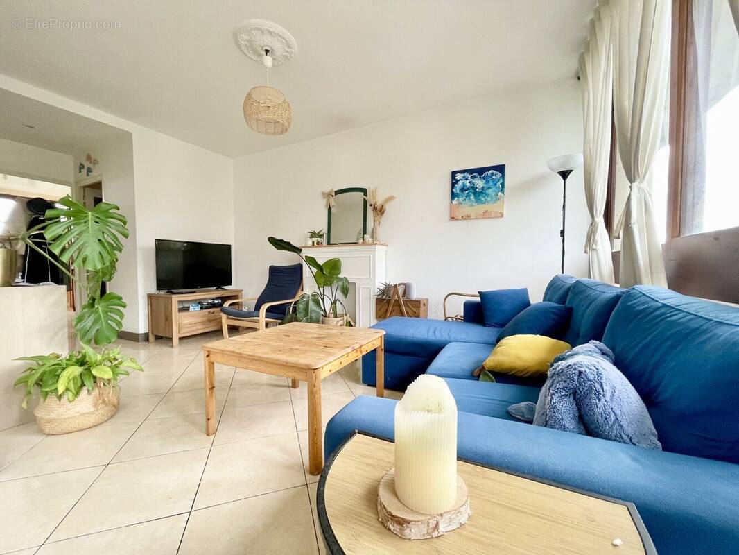 Appartement à FONTENAY-LE-FLEURY