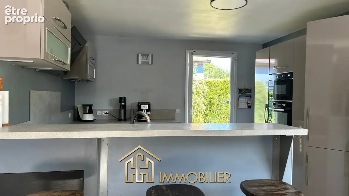 Ici, tout est réuni pour profiter d'une maison facile à vivre : un seul niveau, trois chambres, une pièce de v - photo 4