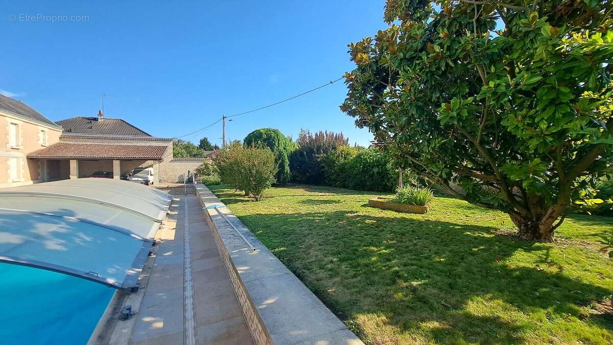 Maison 265 m² à Loudun  - photo 3