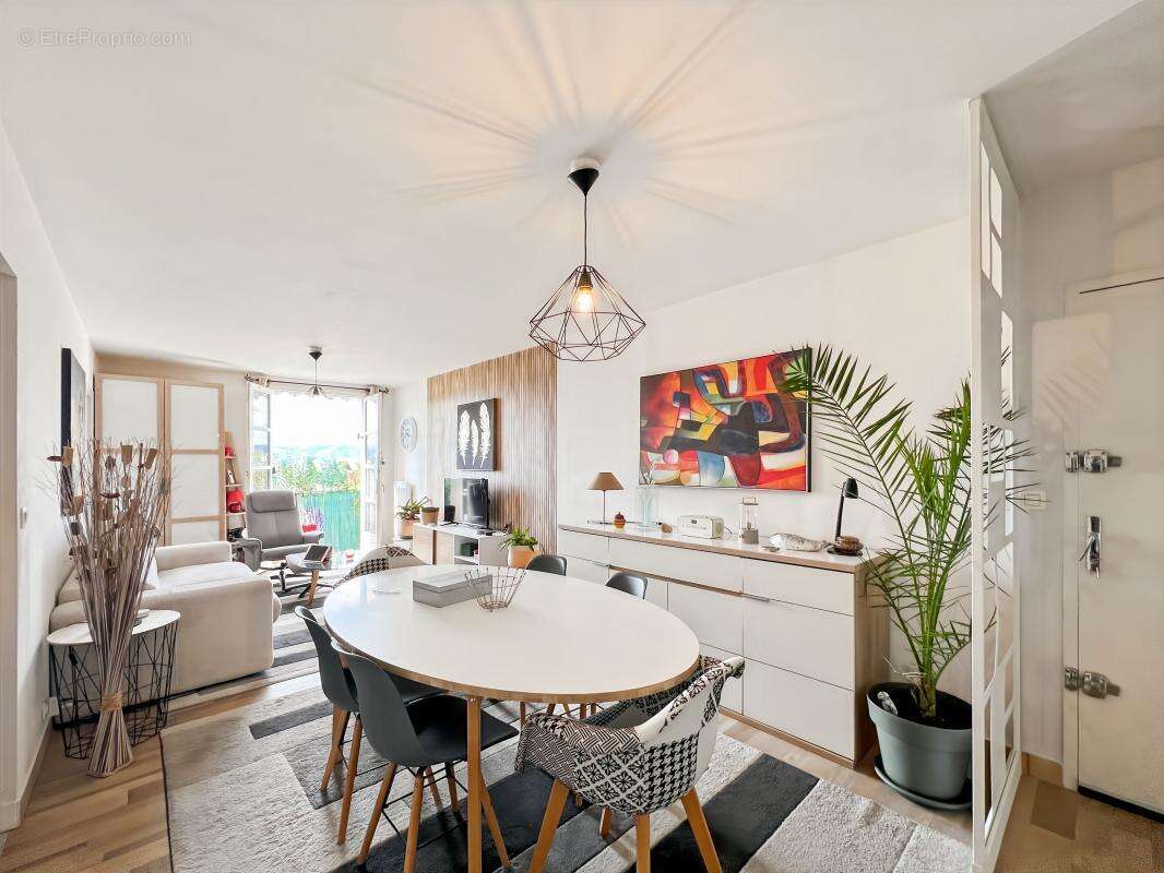 Appartement à LIVRON-SUR-DROME