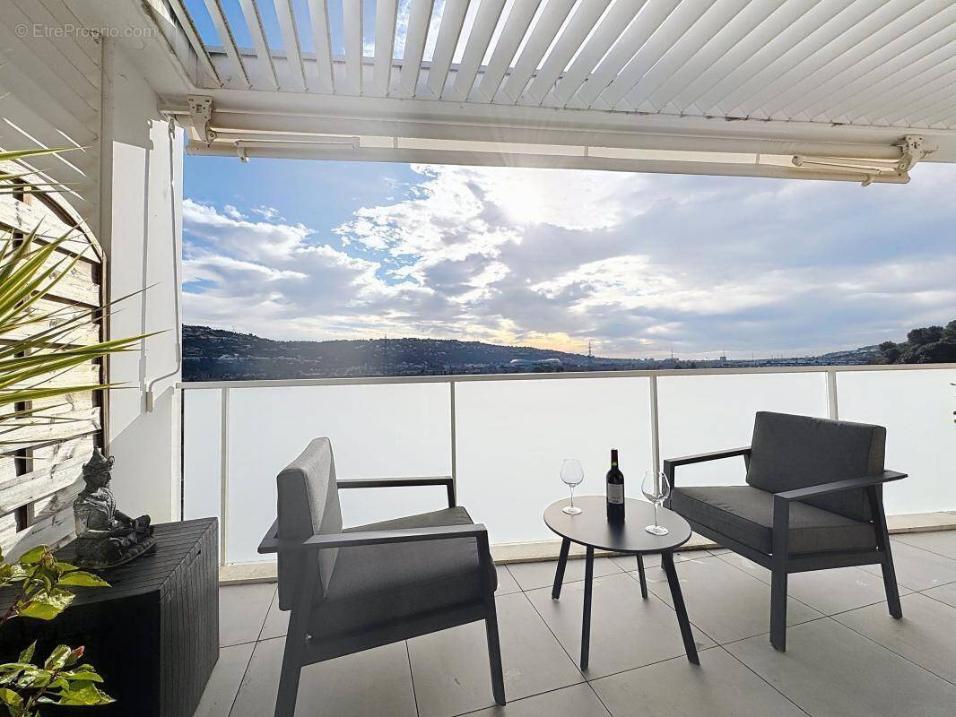 Appartement à SAINT-LAURENT-DU-VAR