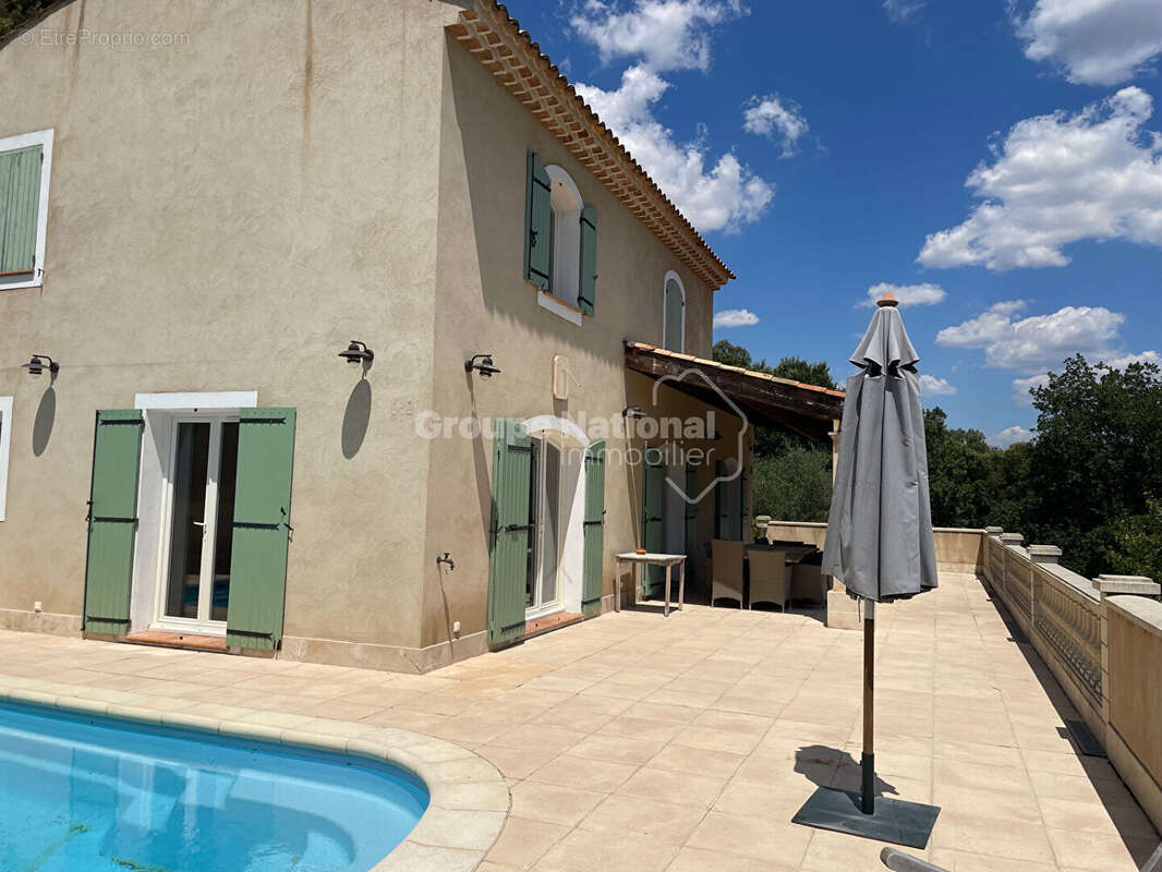 Allemagne En Provence T6 -163 m2 piscine garages 2159m² de terrain - photo 3