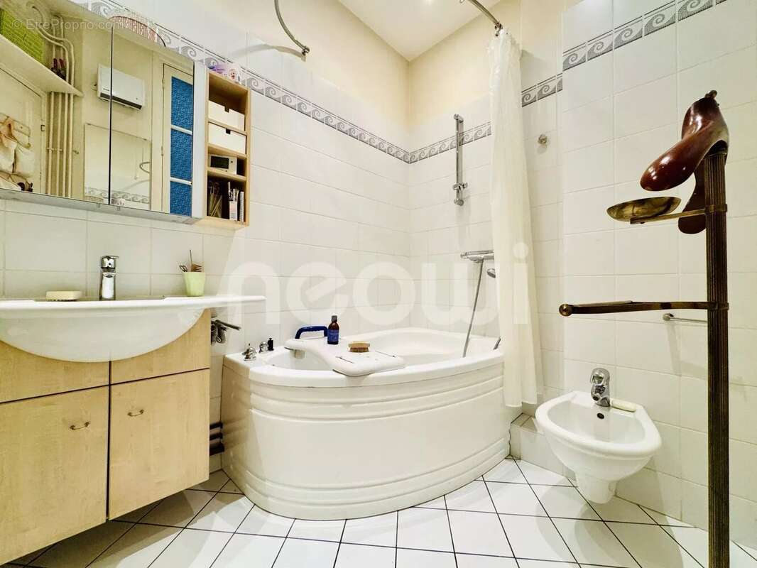 Appartement à PARIS-17E