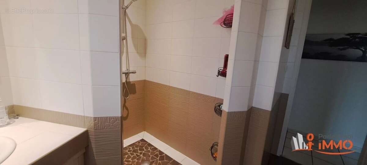 Maison à SAINT-BONNET-LES-OULES