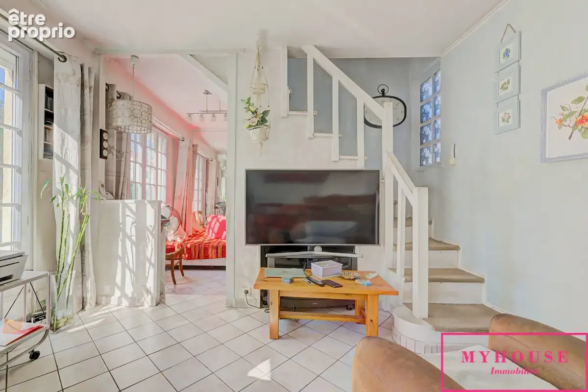 Maison 4 pièces 76m2 sur une parcelle de 340m2 à 10 min Métro 4 'Lucie Aubrac' - photo 11