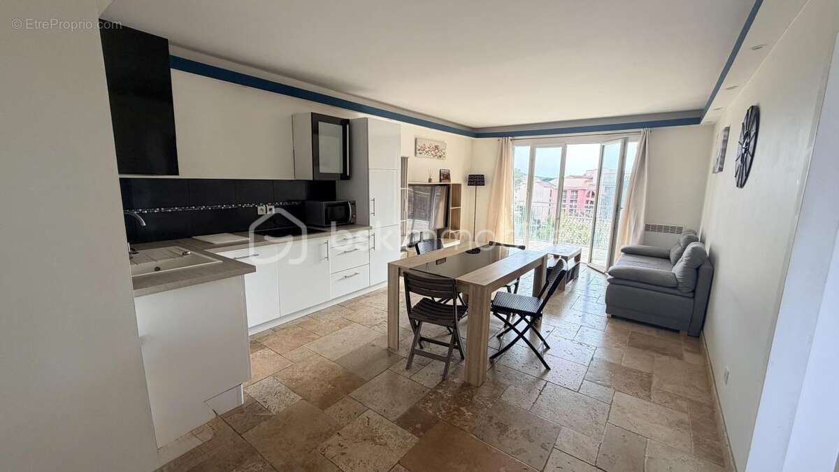 Appartement à SIX-FOURS-LES-PLAGES