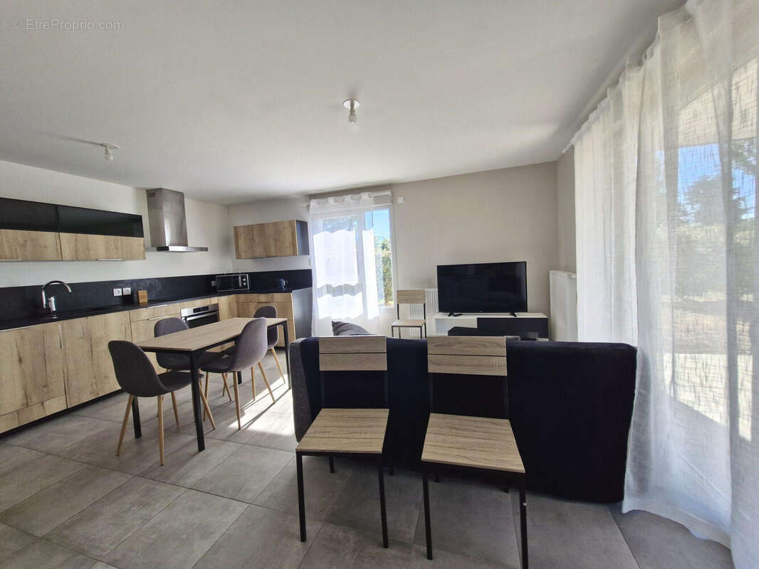 Appartement à POISY