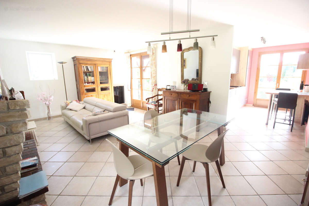 Maison à VARENNES-JARCY