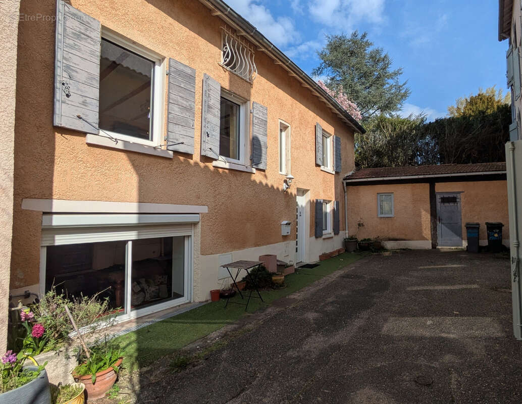 Appartement à SAINTE-FOY-LES-LYON
