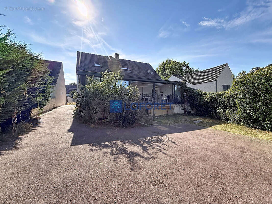 Maison à SAINTRY-SUR-SEINE