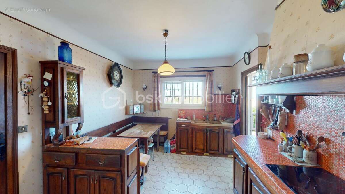 A Saint Jean de Luz, Maison 5 ch + T3 et terrain 1700 m2 divisible - vue océan et montagnes - photo 9