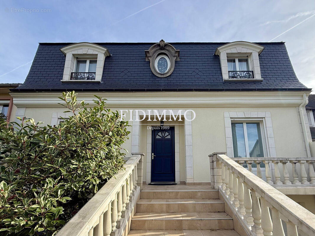 Maison à CHENNEVIERES-SUR-MARNE