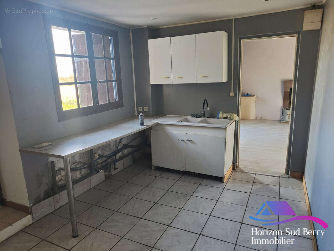 Cuisine - Maison à LA BERTHENOUX