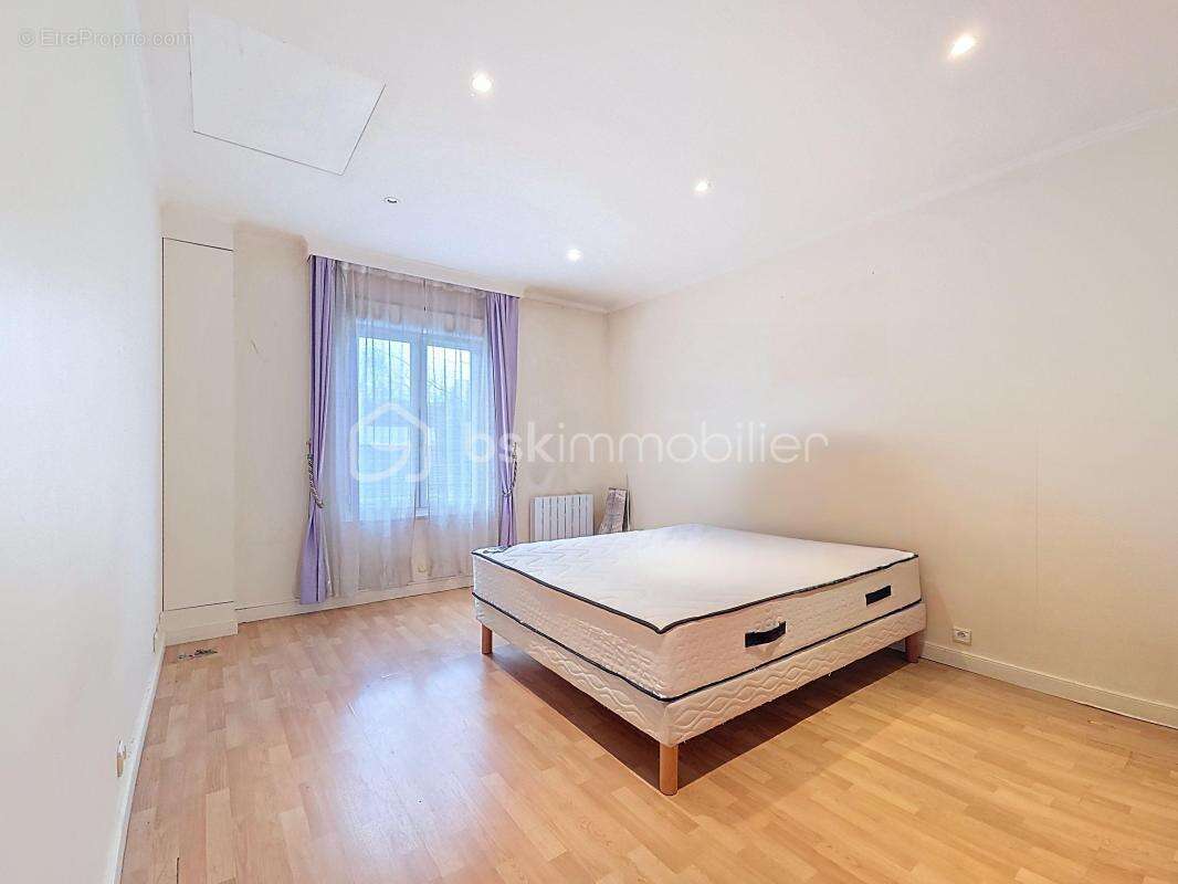 Maison à NEUILLY-SUR-MARNE