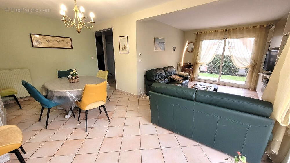 Maison à CORMELLES-LE-ROYAL