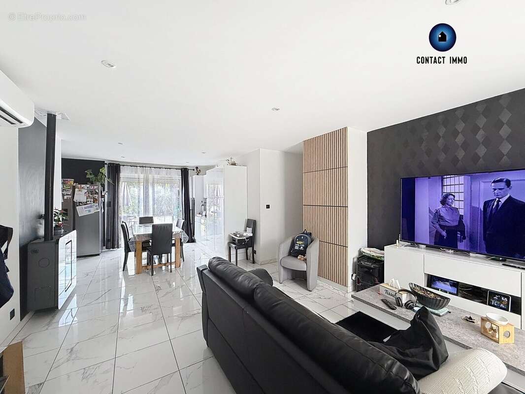 Maison à SAINT-PANTALEON-DE-LARCHE