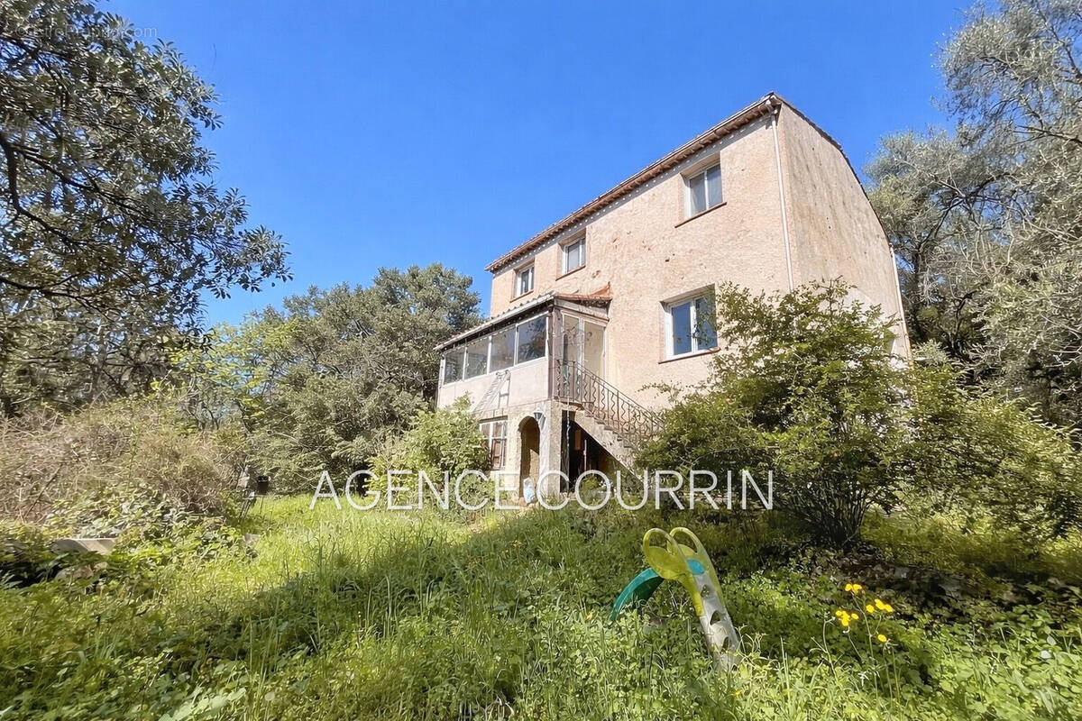 Maison à SAINT-CEZAIRE-SUR-SIAGNE