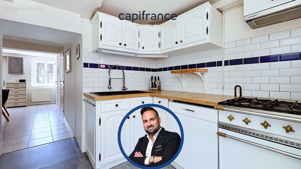 Maison à vendre 4 pièces SAINT GENIS LES OLLIERES (69) – Le charme d'une maison de village avec cour intimiste, garage et vie à  - photo 7