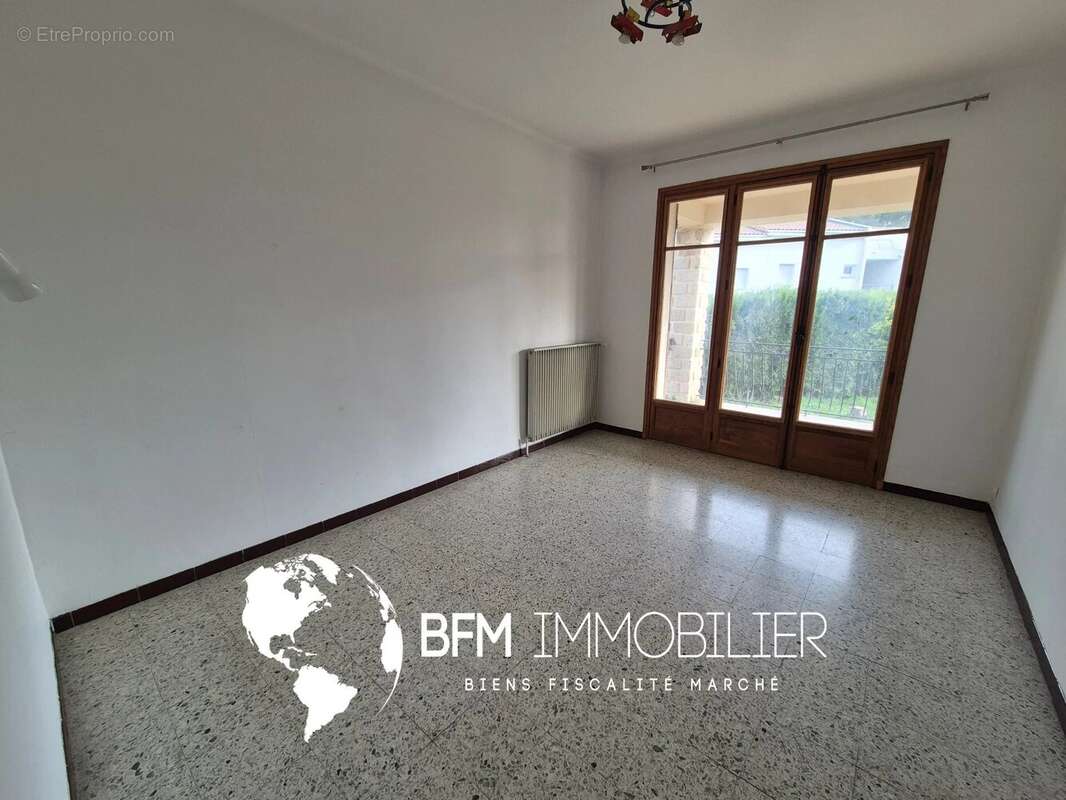Appartement à SIMIANE-COLLONGUE