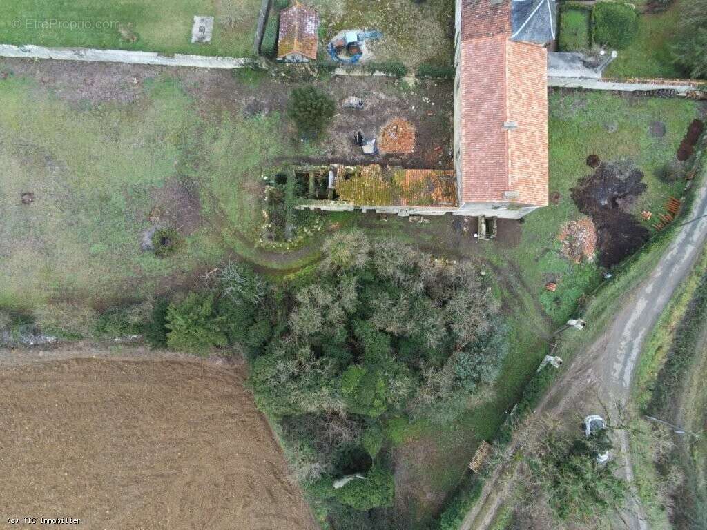 Aile de Vieux Logis du XVI? Siècle à Rénover, Proche de Ruffec - photo 37