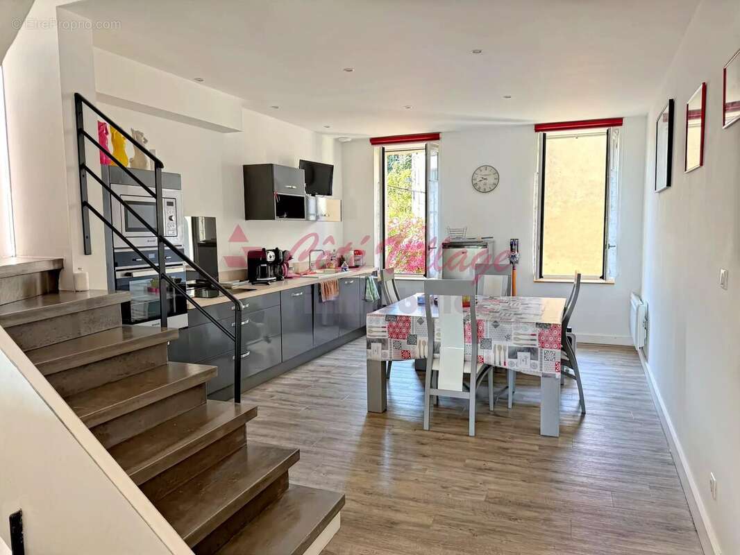 Gruissan – maison de village avec terrasse panoramique sur l'étang et grand garage - photo 6