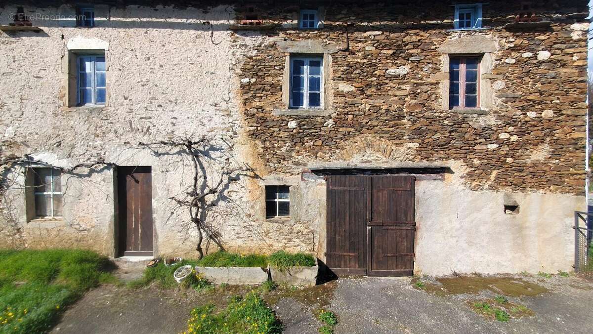 Maison à LA SALVETAT-PEYRALES