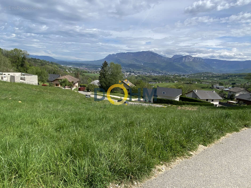 Terrain à SAINT-CASSIN